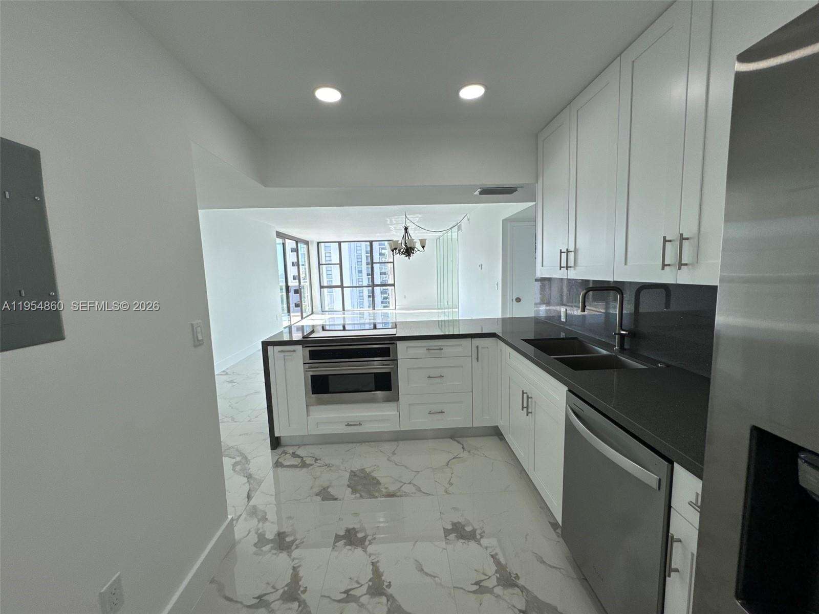 El Dorado at 3675 Country Club Dr, Aventura, FL 33180 - For Rent photo 32