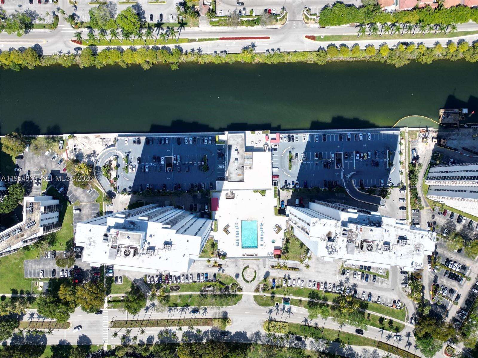 El Dorado at 3675 Country Club Dr, Aventura, FL 33180 - For Rent photo 39