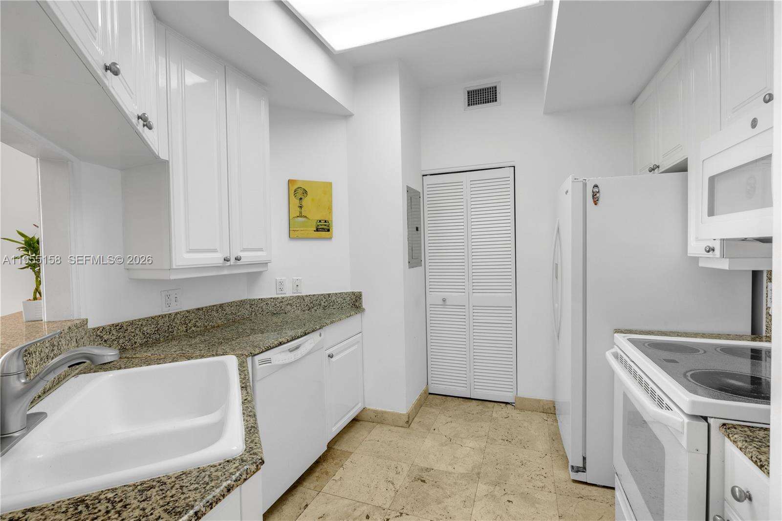 One Tequesta Point at 888 Brickell Key Dr, Miami, FL 33131 - For Rent photo 11