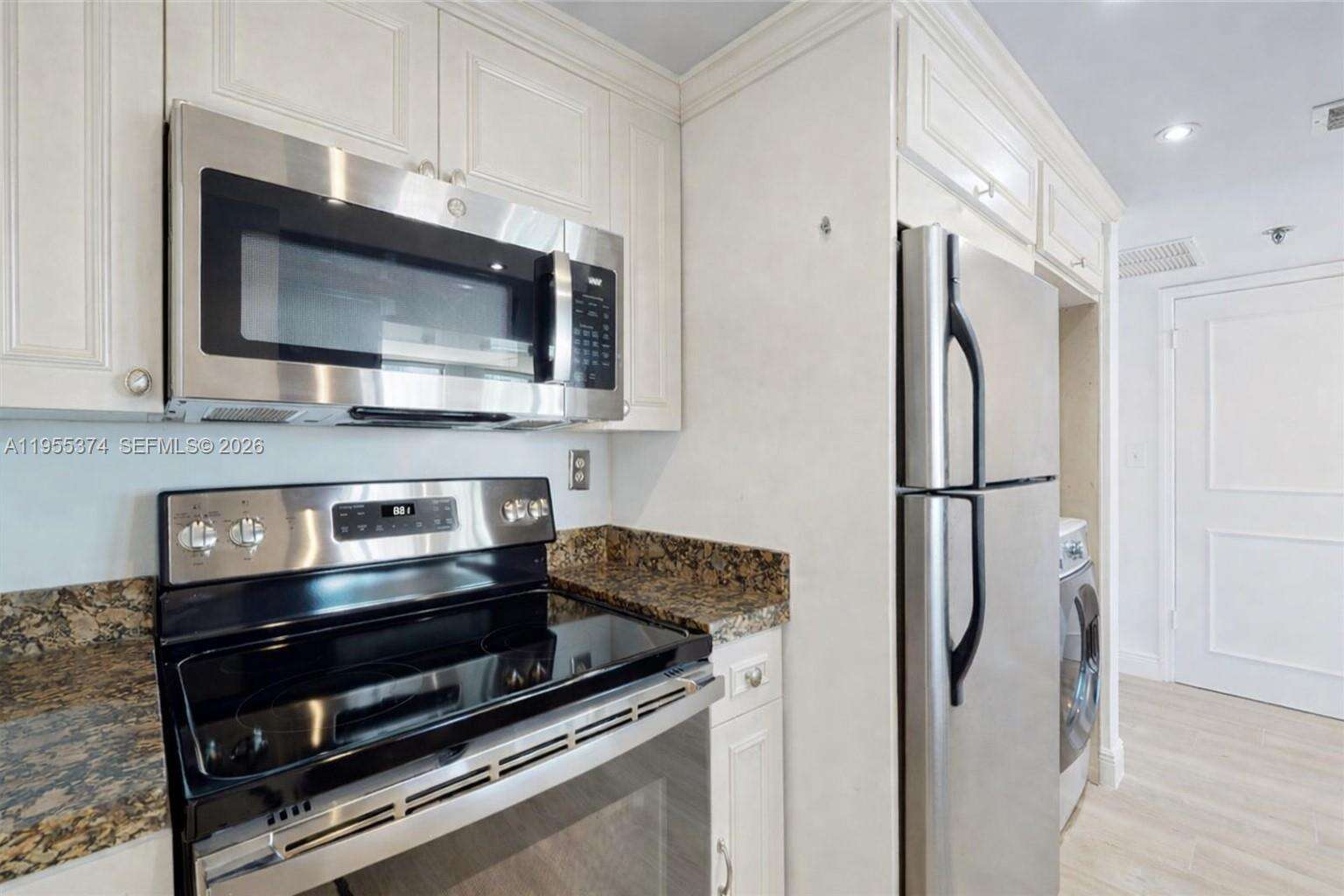 Brickell Key 2 at 540 Brickell Key Dr, Miami, FL 33131 - For Rent photo 13