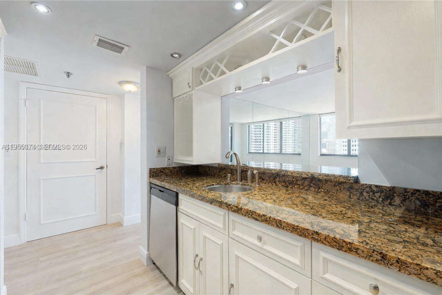 Brickell Key 2 at 540 Brickell Key Dr, Miami, FL 33131 - For Rent photo 3