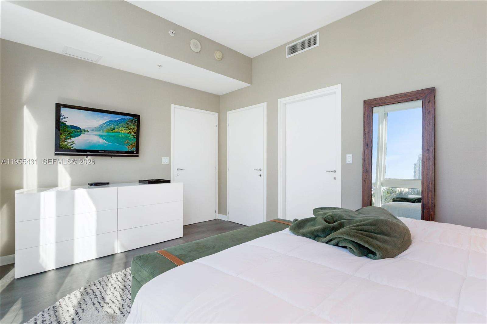 Continuum North Tower at 50 Pointe Dr, Miami Beach, FL 33139 - For Rent photo 15
