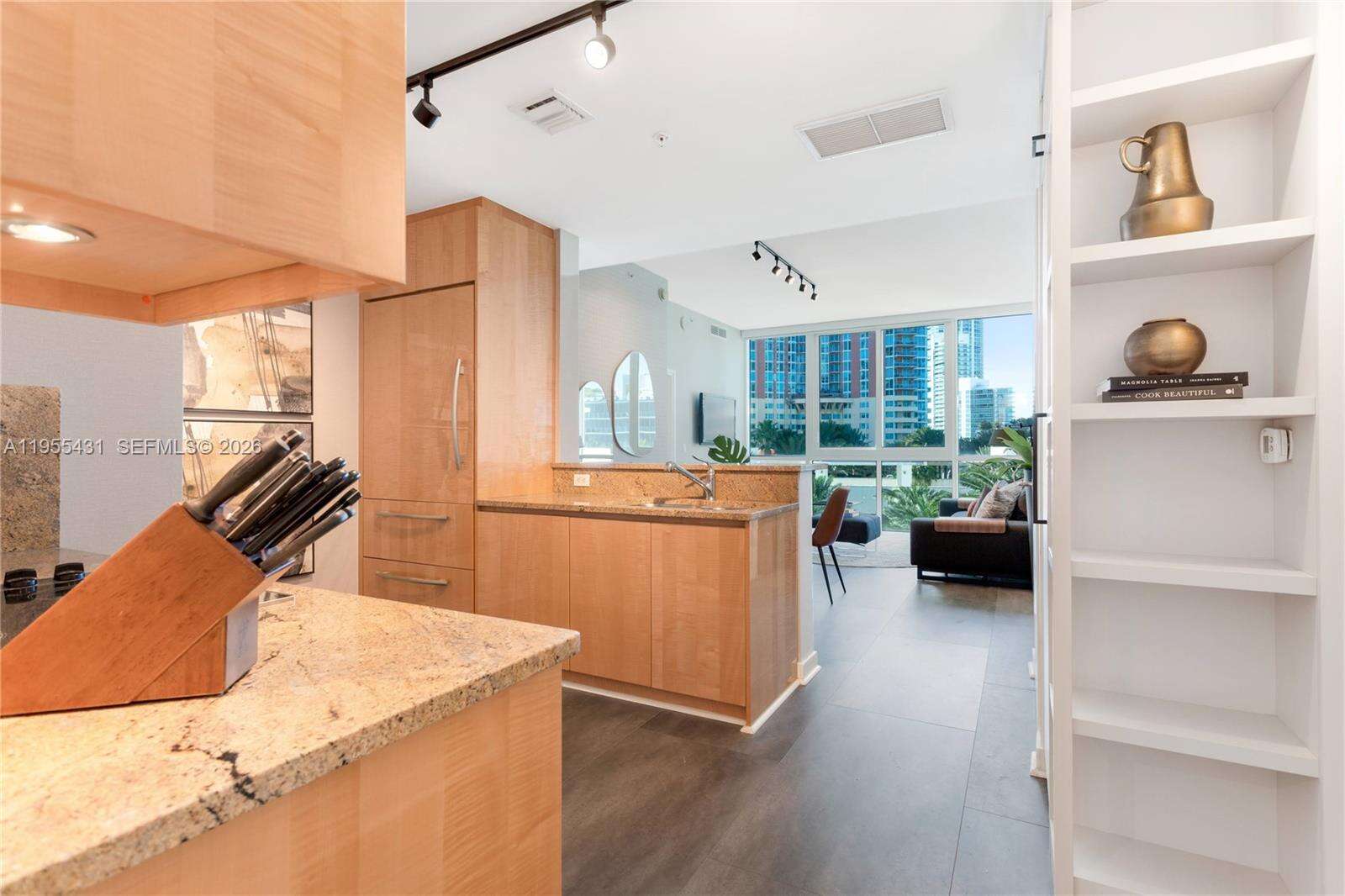 Continuum North Tower at 50 Pointe Dr, Miami Beach, FL 33139 - For Rent photo 3