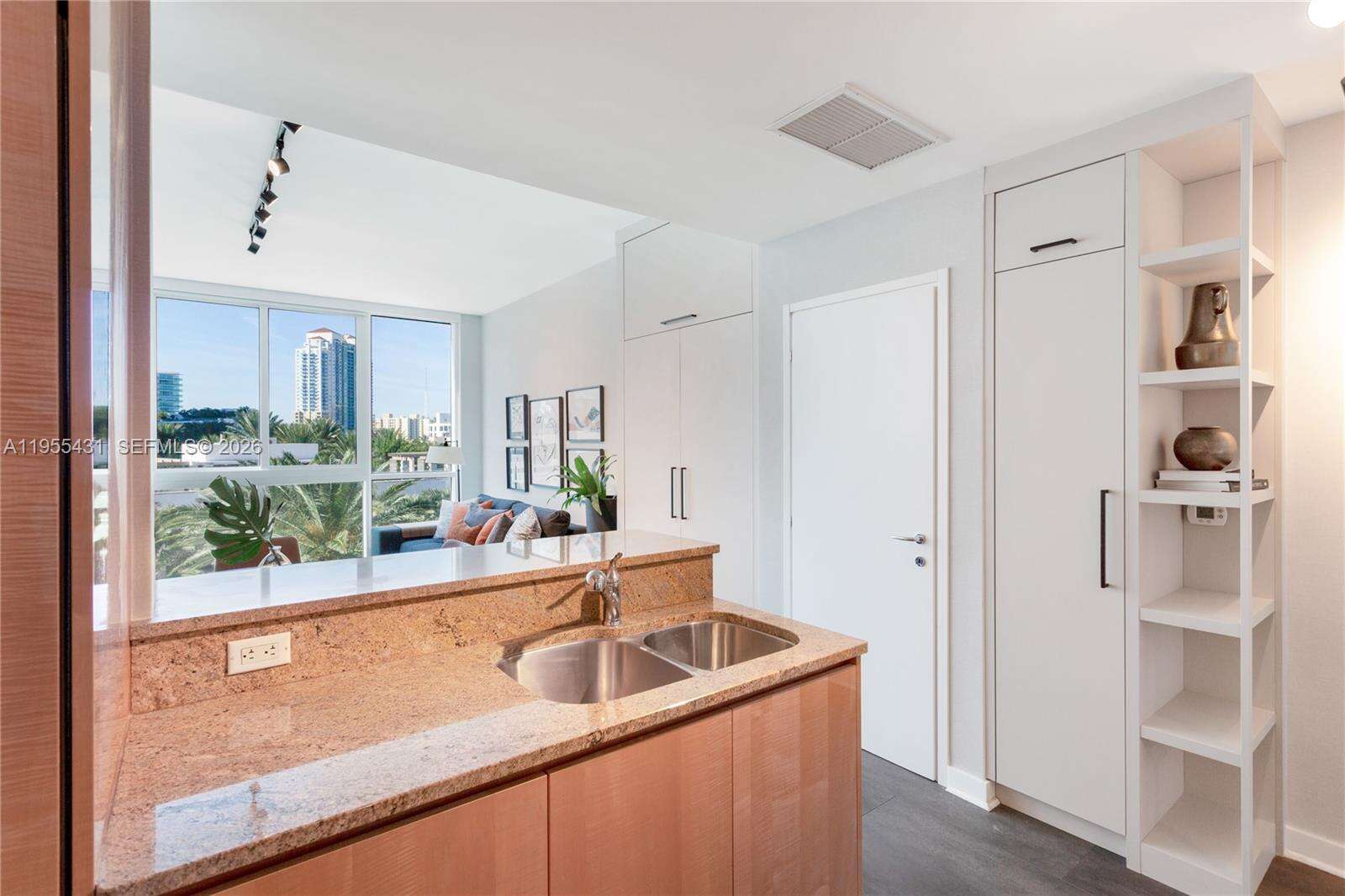 Continuum North Tower at 50 Pointe Dr, Miami Beach, FL 33139 - For Rent photo 7
