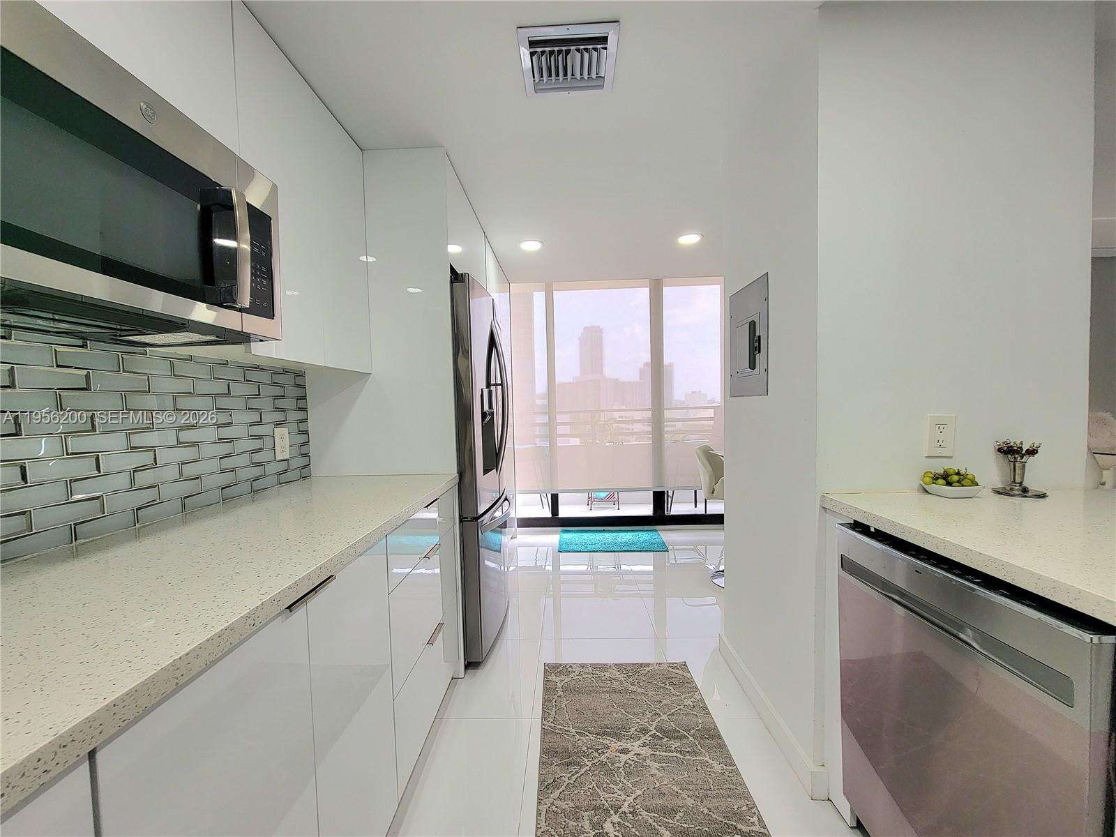 Alexander Towers at 3505 Ocean Dr, Hollywood, FL 33019 - For Rent photo 8