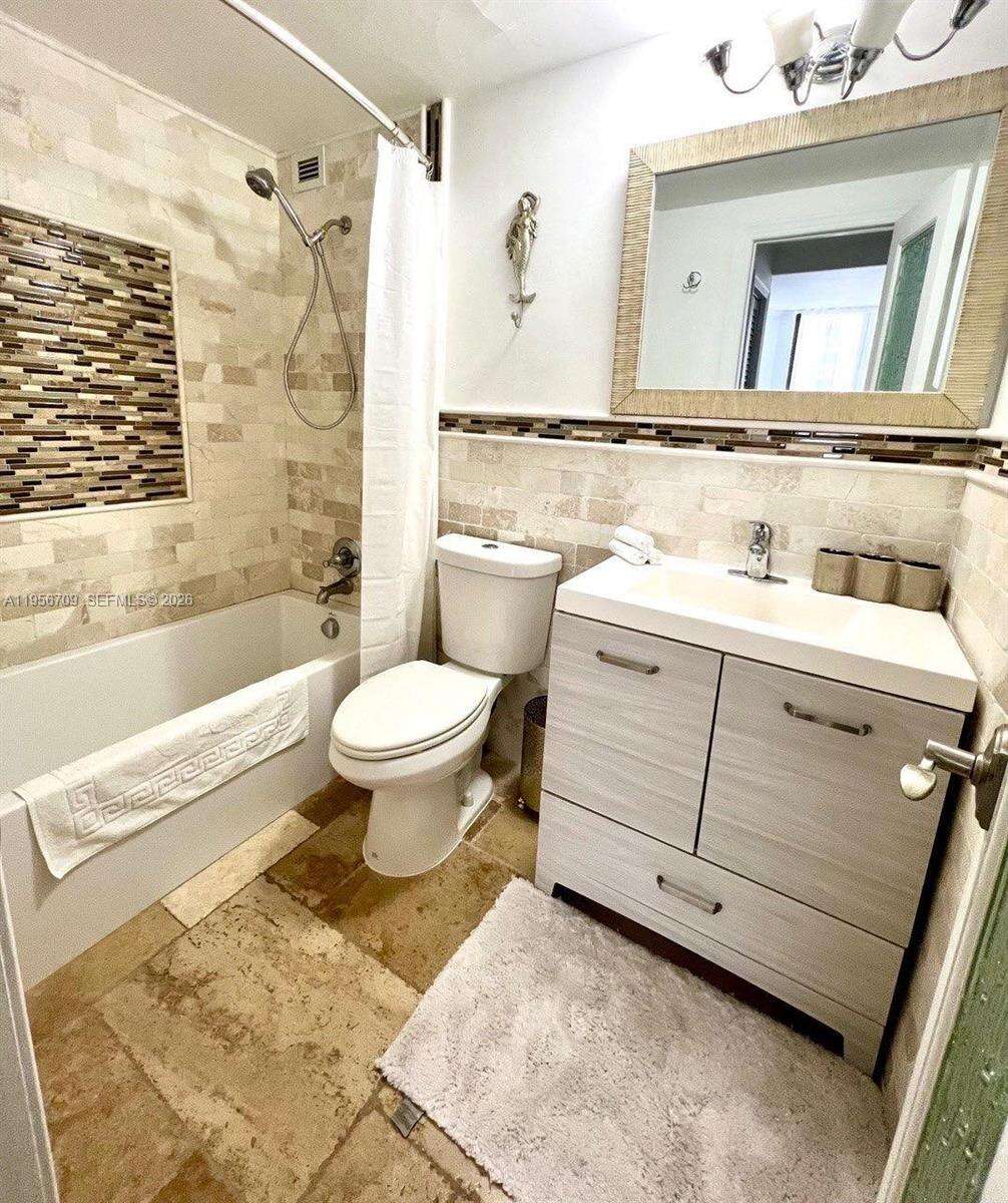 Alexander Towers at 3505 Ocean Dr, Hollywood, FL 33019 - For Rent photo 6