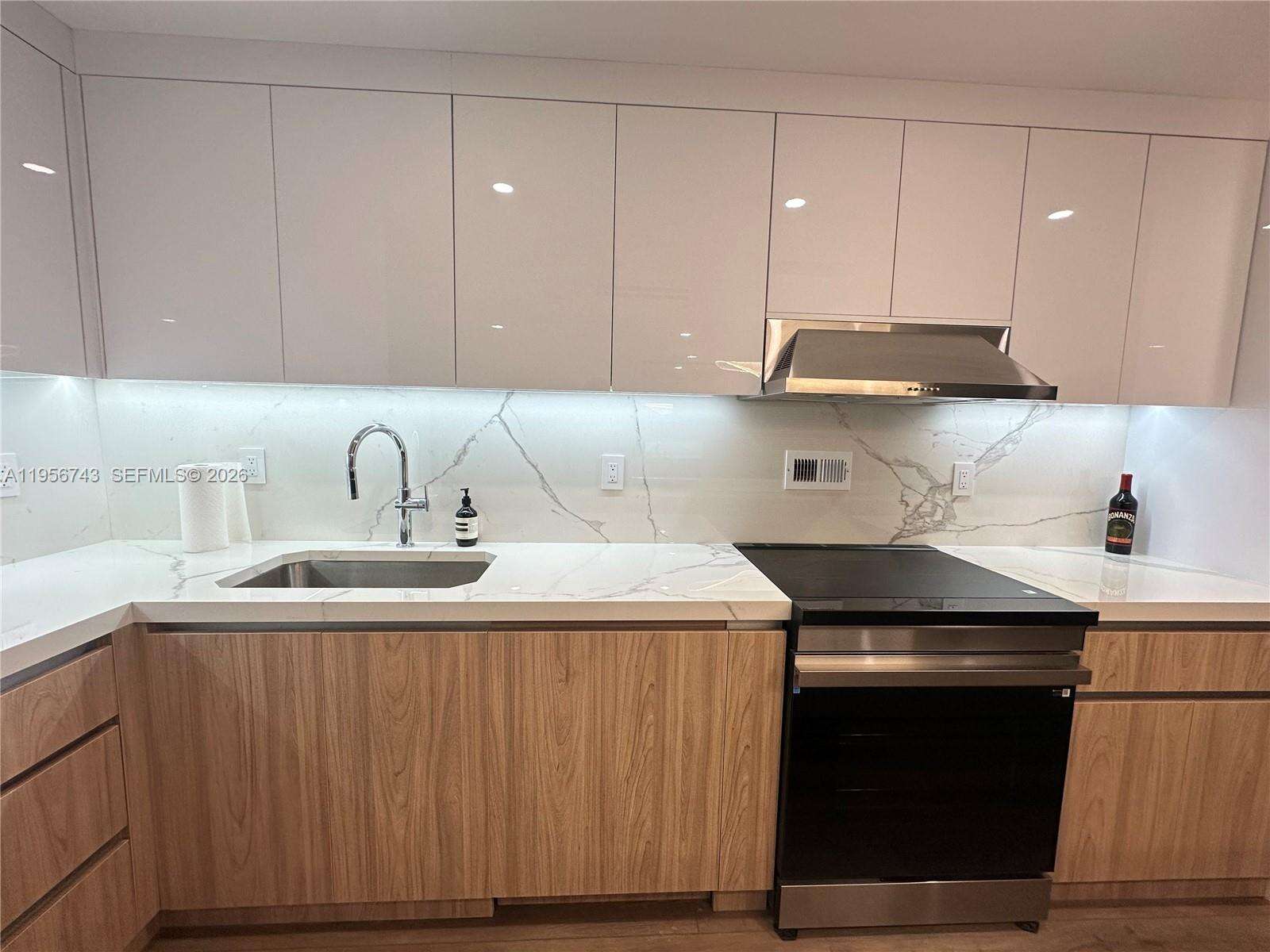 Roney Palace at 2301 Collins Ave, Miami Beach, FL 33139 - For Rent photo 11