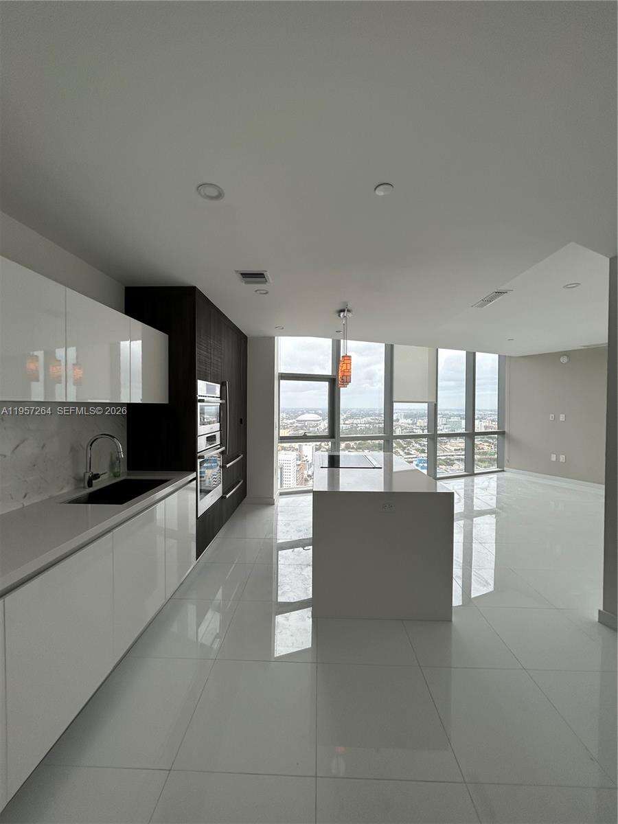 Paramount Miami Worldcenter at 851 1 Ave, Miami, FL 33132 - For Rent photo 2