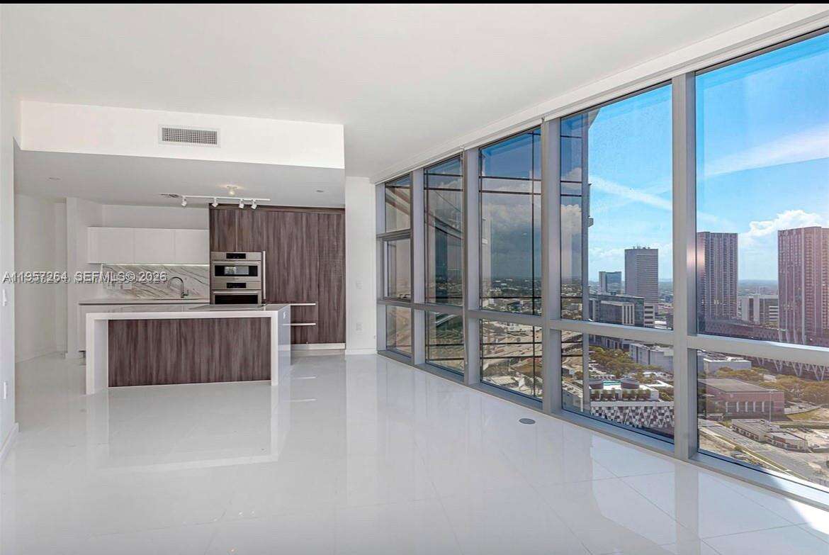Paramount Miami Worldcenter at 851 1 Ave, Miami, FL 33132 - For Rent photo 17