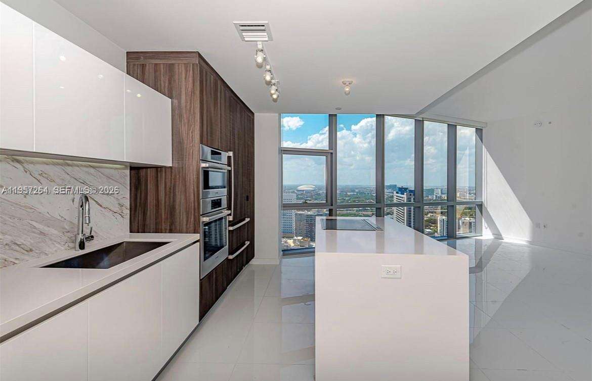 Paramount Miami Worldcenter at 851 1 Ave, Miami, FL 33132 - For Rent photo 18