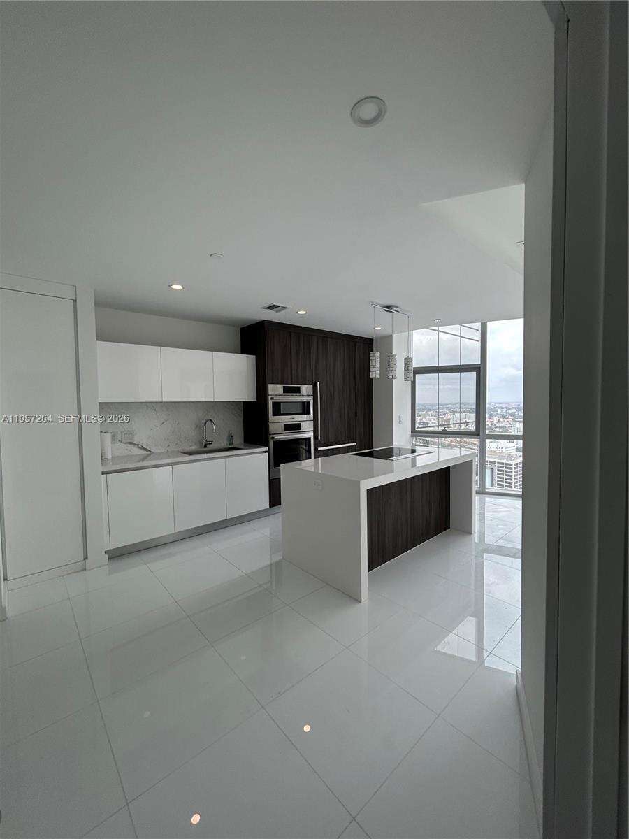 Paramount Miami Worldcenter at 851 1 Ave, Miami, FL 33132 - For Rent photo 3