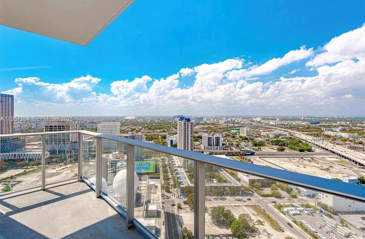 Paramount Miami Worldcenter at 851 1 Ave, Miami, FL 33132 - For Rent photo 22
