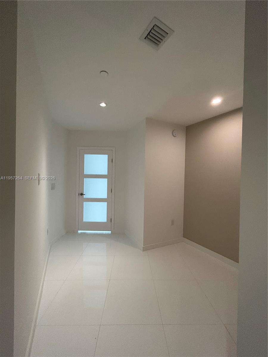 Paramount Miami Worldcenter at 851 1 Ave, Miami, FL 33132 - For Rent photo 5