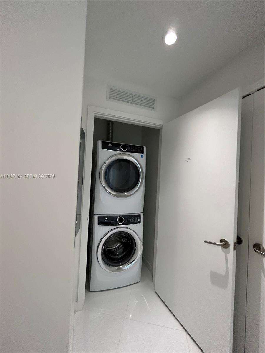 Paramount Miami Worldcenter at 851 1 Ave, Miami, FL 33132 - For Rent photo 7