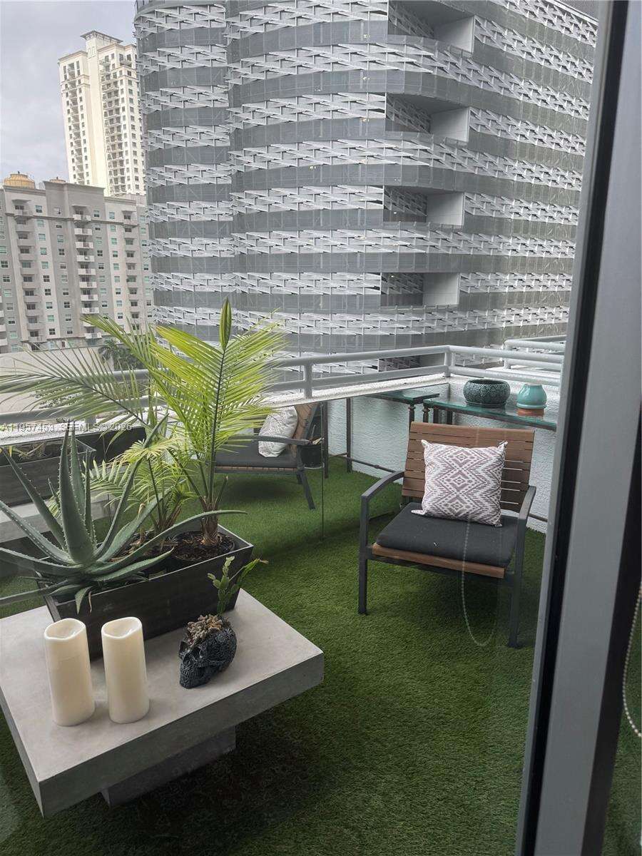 1060 Brickell at 1050 Brickell Ave, Miami, FL 33131 - For Rent photo 3