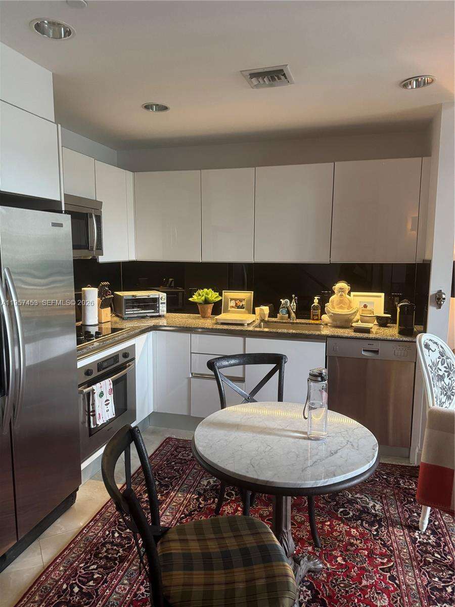 1060 Brickell at 1050 Brickell Ave, Miami, FL 33131 - For Rent photo 7