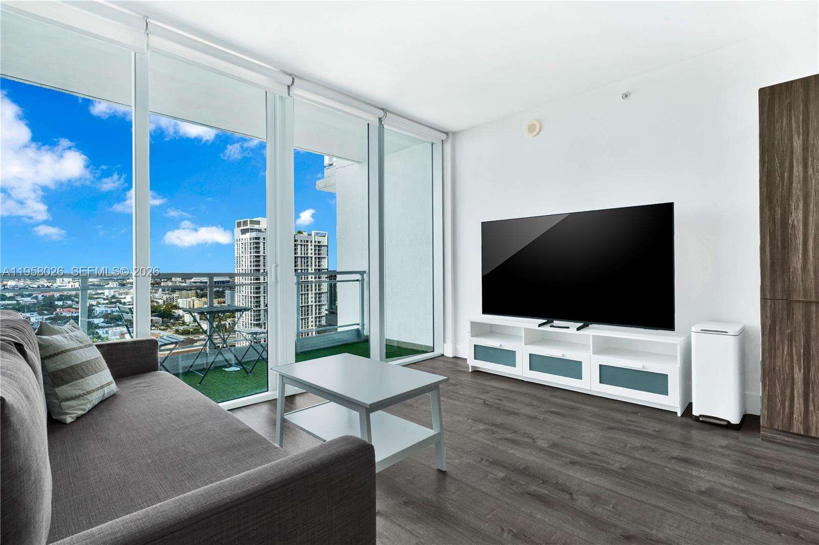 Mint at 92 3 St, Miami, FL 33130 - For Rent photo 2