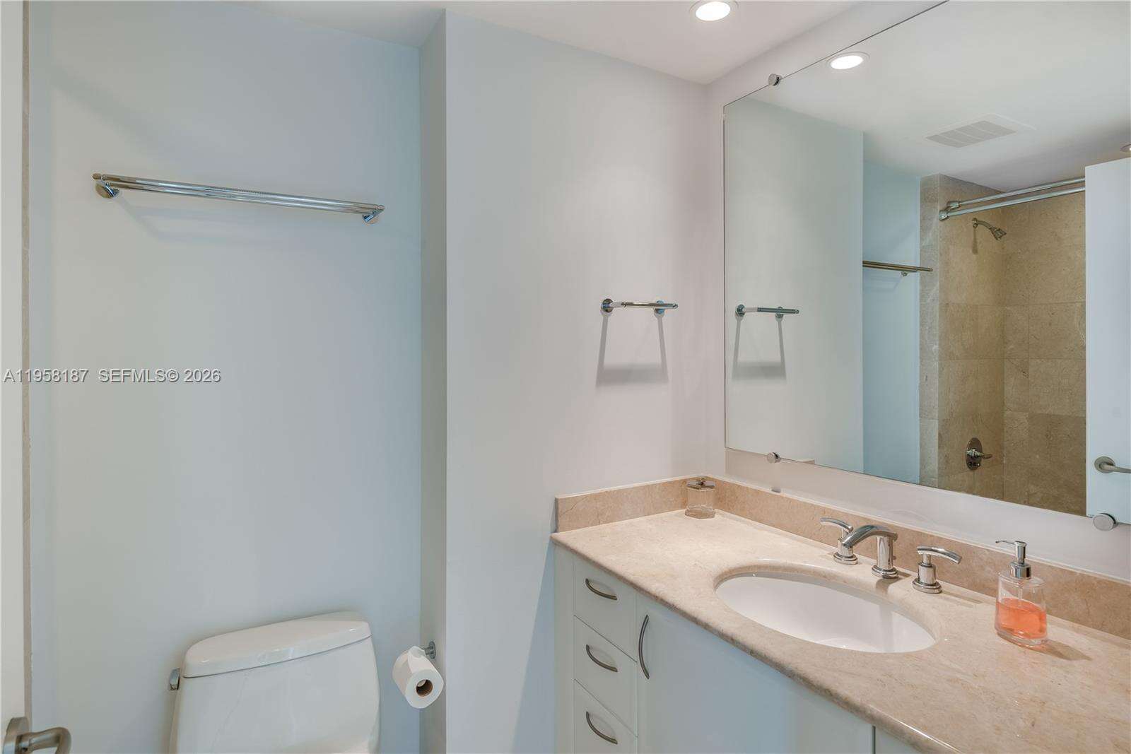 Jade At Brickell Bay at 1331 Brickell Bay Dr, Miami, FL 33131 - For Rent photo 17