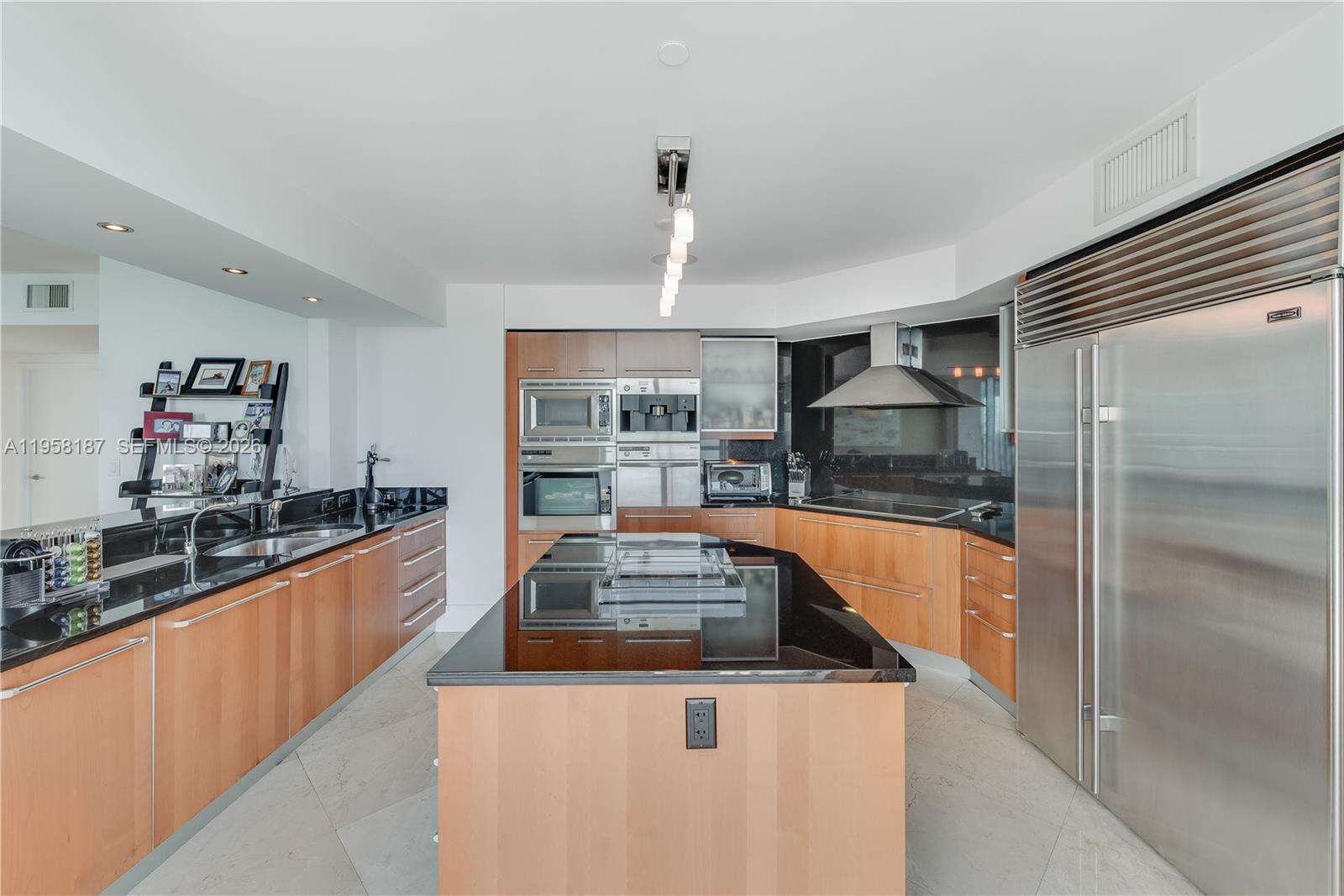 Jade At Brickell Bay at 1331 Brickell Bay Dr, Miami, FL 33131 - For Rent photo 23