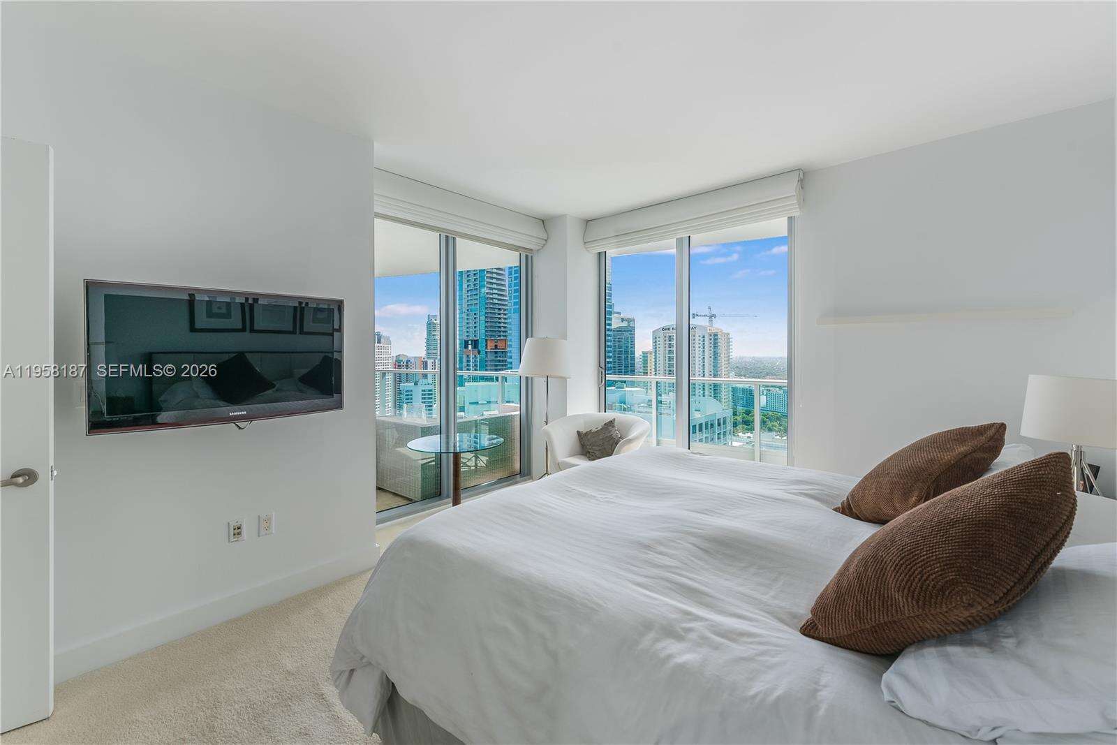 Jade At Brickell Bay at 1331 Brickell Bay Dr, Miami, FL 33131 - For Rent photo 4