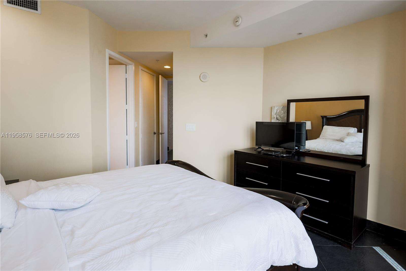 Trump Royale at 18201 Collins Ave, Sunny Isles Beach, FL 33160 - For Rent photo 22