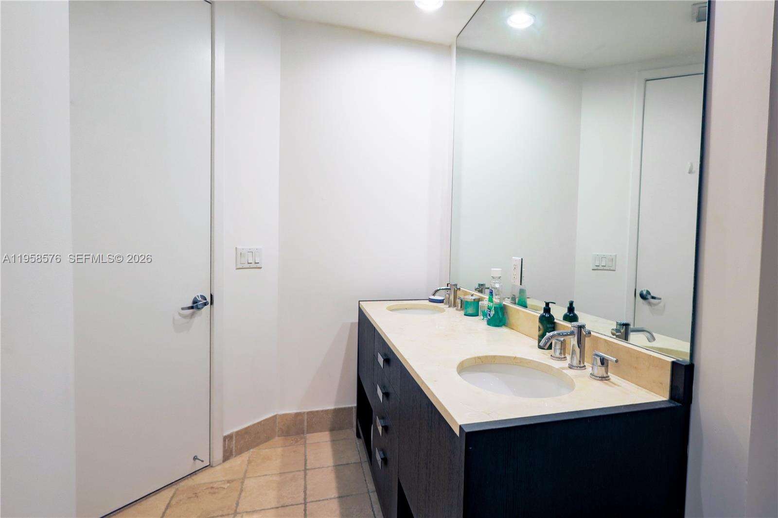 Trump Royale at 18201 Collins Ave, Sunny Isles Beach, FL 33160 - For Rent photo 26
