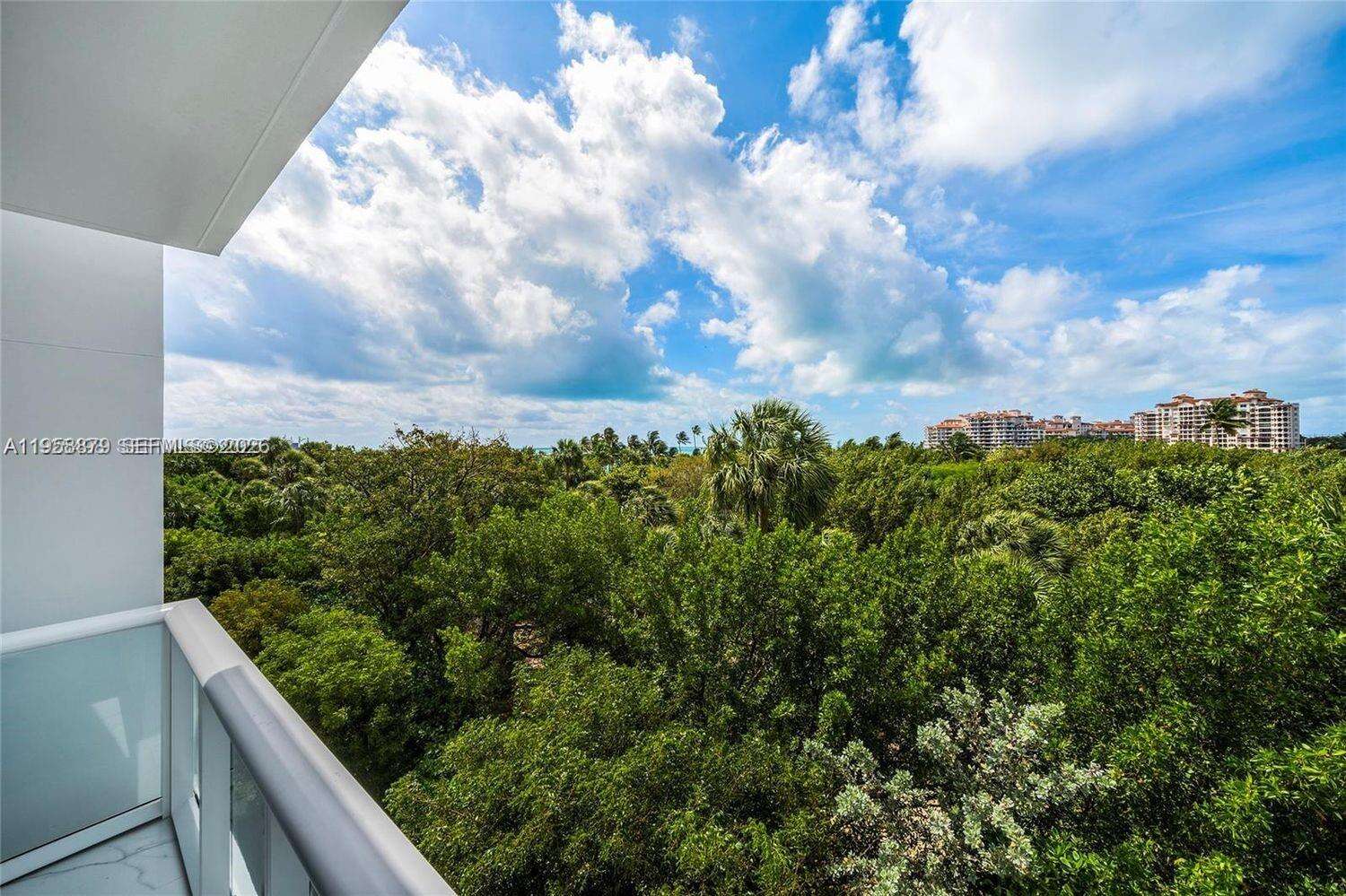 Continuum South Tower at 100 Pointe Dr, Miami Beach, FL 33139 - For Rent photo 11