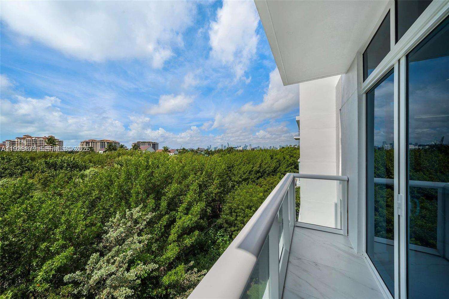 Continuum South Tower at 100 Pointe Dr, Miami Beach, FL 33139 - For Rent photo 12