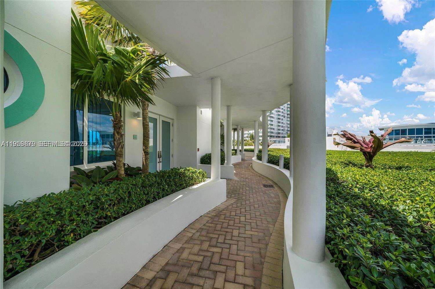Continuum South Tower at 100 Pointe Dr, Miami Beach, FL 33139 - For Rent photo 17