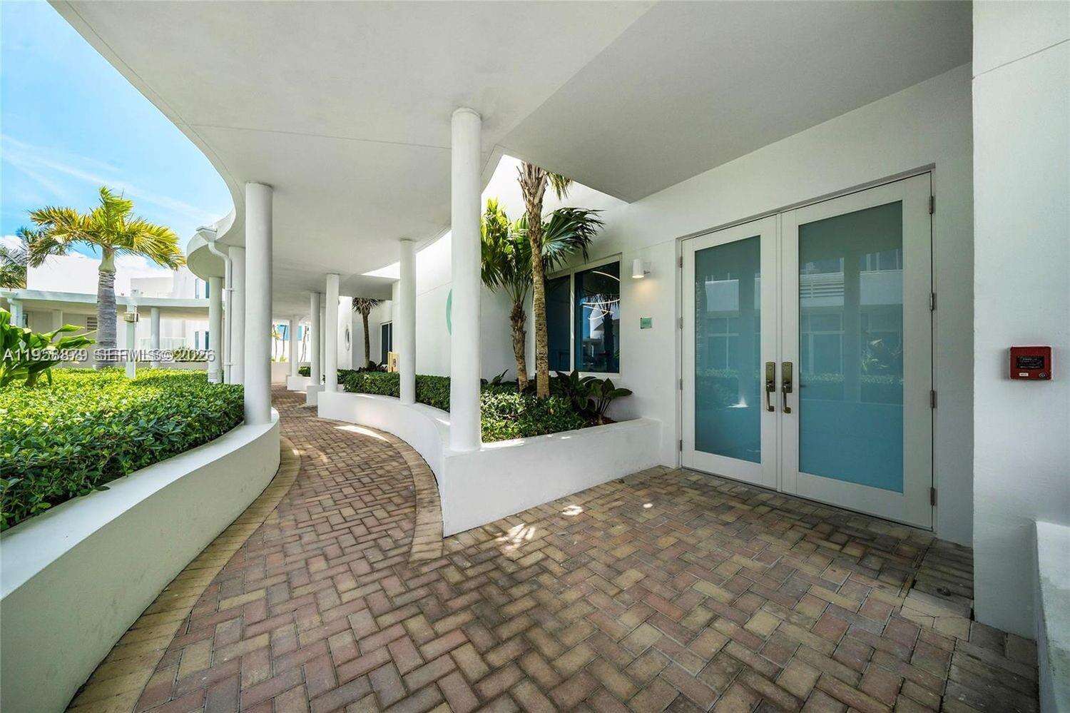 Continuum South Tower at 100 Pointe Dr, Miami Beach, FL 33139 - For Rent photo 18