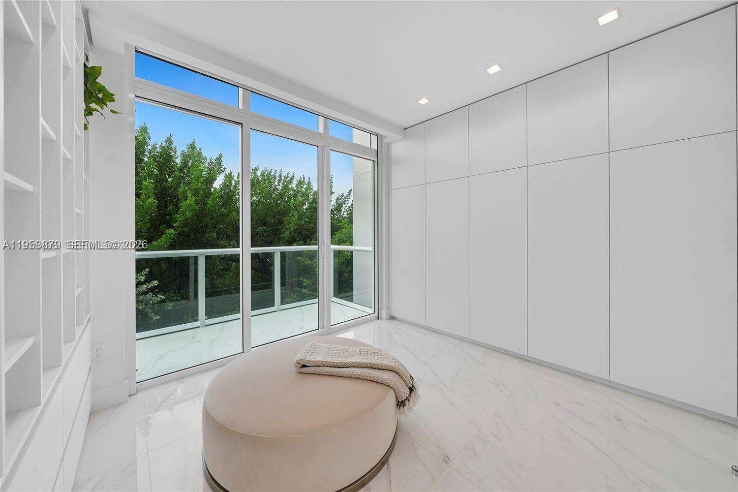 Continuum South Tower at 100 Pointe Dr, Miami Beach, FL 33139 - For Rent photo 22