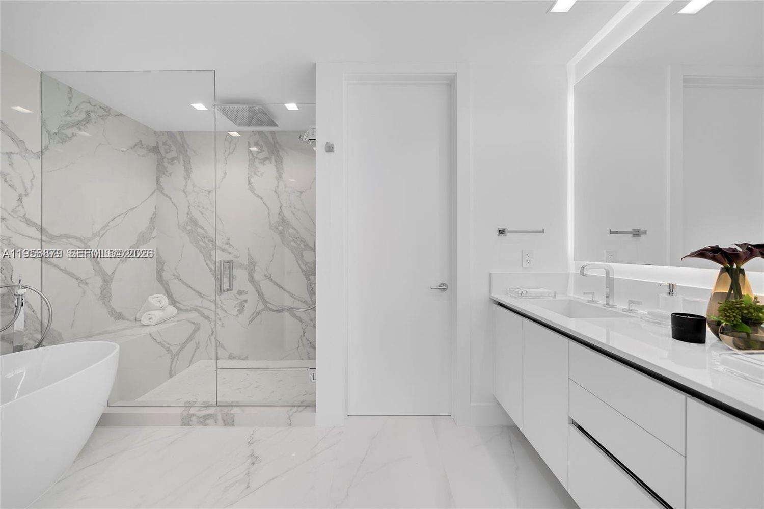 Continuum South Tower at 100 Pointe Dr, Miami Beach, FL 33139 - For Rent photo 30