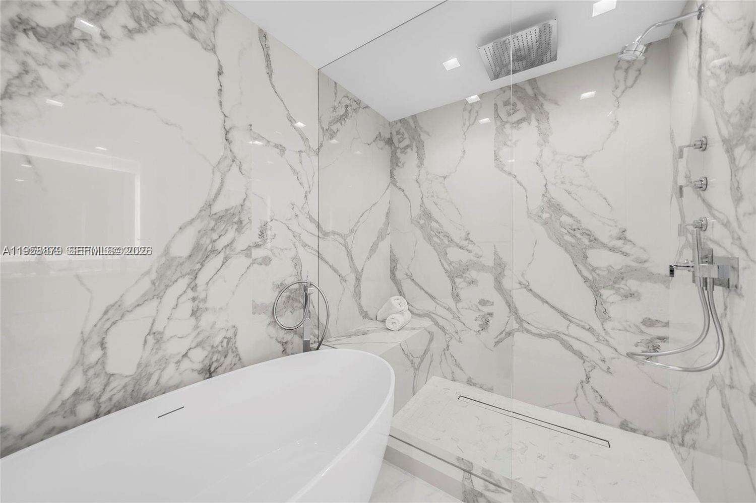 Continuum South Tower at 100 Pointe Dr, Miami Beach, FL 33139 - For Rent photo 32