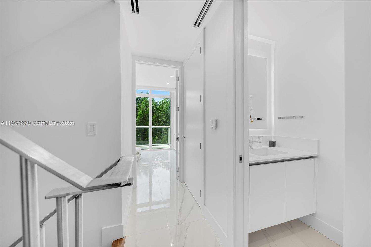 Continuum South Tower at 100 Pointe Dr, Miami Beach, FL 33139 - For Rent photo 34