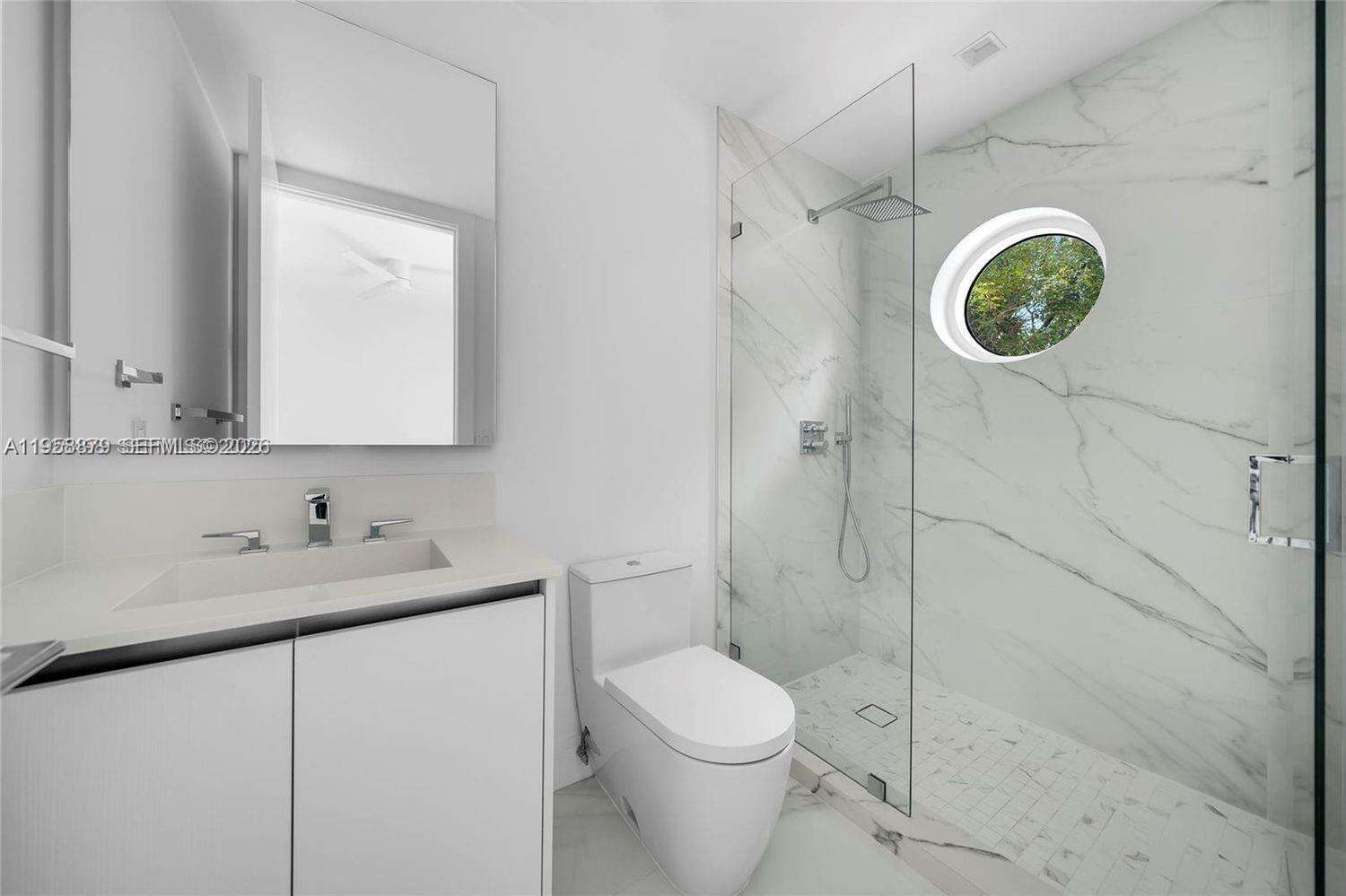 Continuum South Tower at 100 Pointe Dr, Miami Beach, FL 33139 - For Rent photo 38