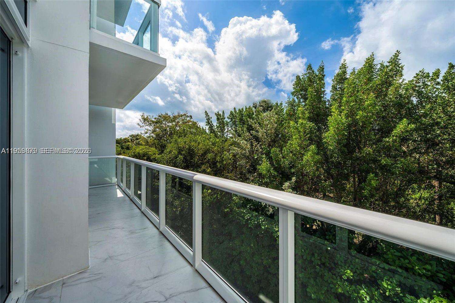 Continuum South Tower at 100 Pointe Dr, Miami Beach, FL 33139 - For Rent photo 41