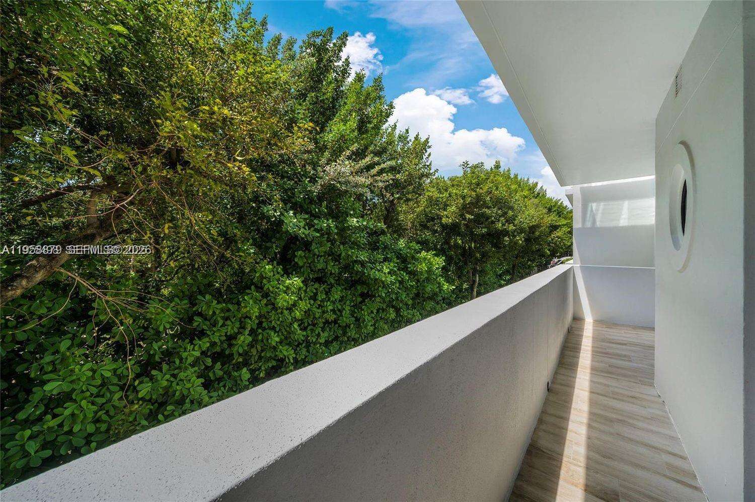 Continuum South Tower at 100 Pointe Dr, Miami Beach, FL 33139 - For Rent photo 42