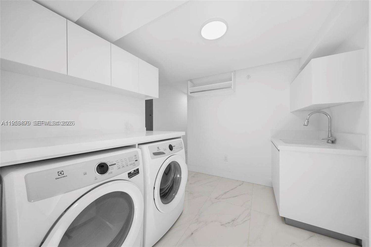 Continuum South Tower at 100 Pointe Dr, Miami Beach, FL 33139 - For Rent photo 44
