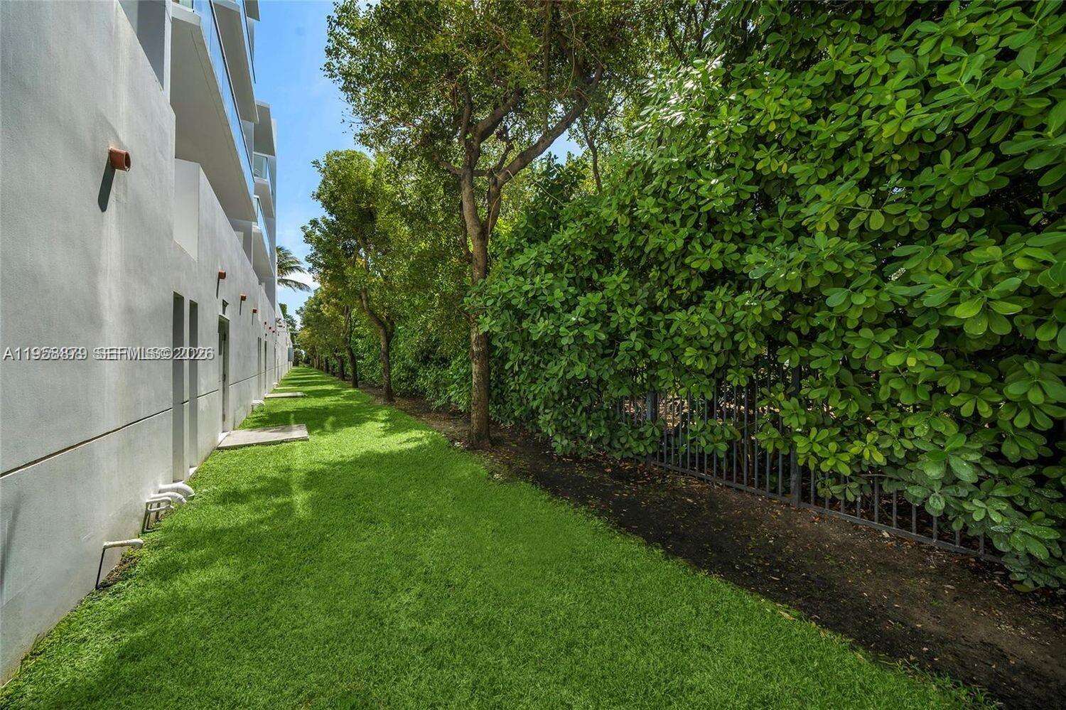 Continuum South Tower at 100 Pointe Dr, Miami Beach, FL 33139 - For Rent photo 46