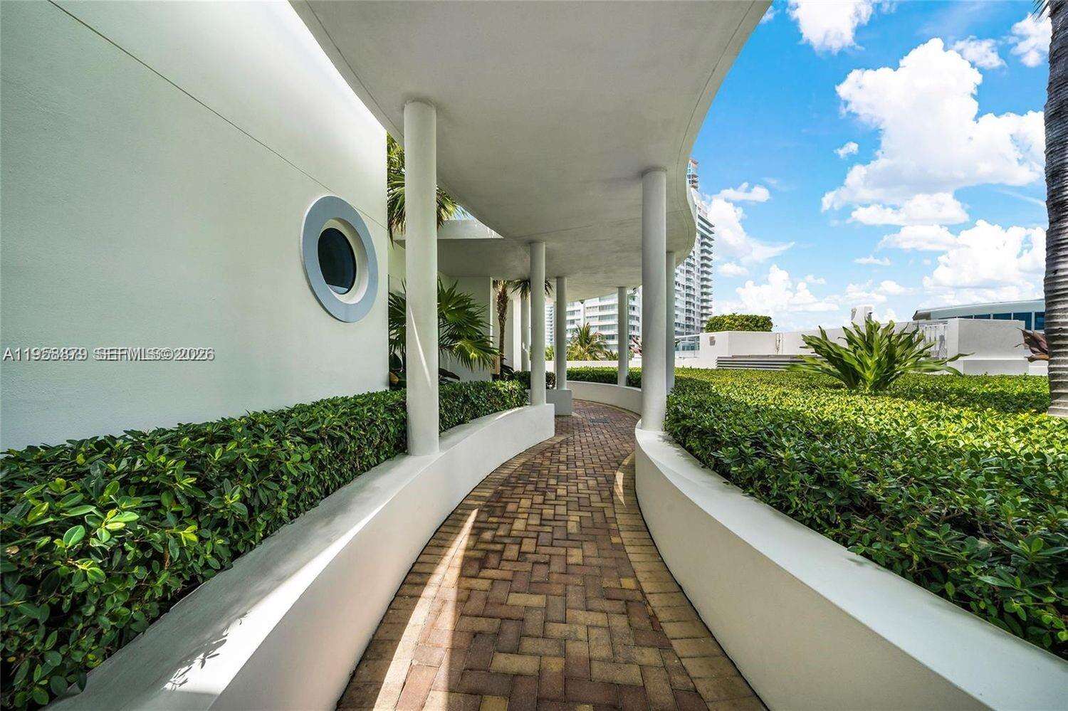 Continuum South Tower at 100 Pointe Dr, Miami Beach, FL 33139 - For Rent photo 54
