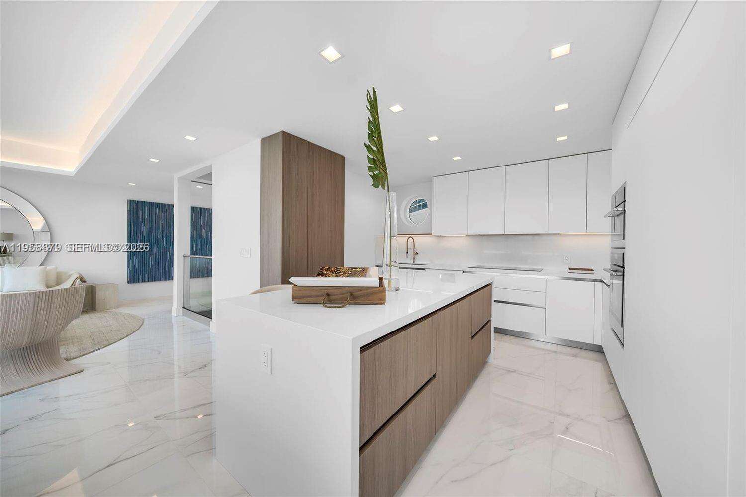 Continuum South Tower at 100 Pointe Dr, Miami Beach, FL 33139 - For Rent photo 8