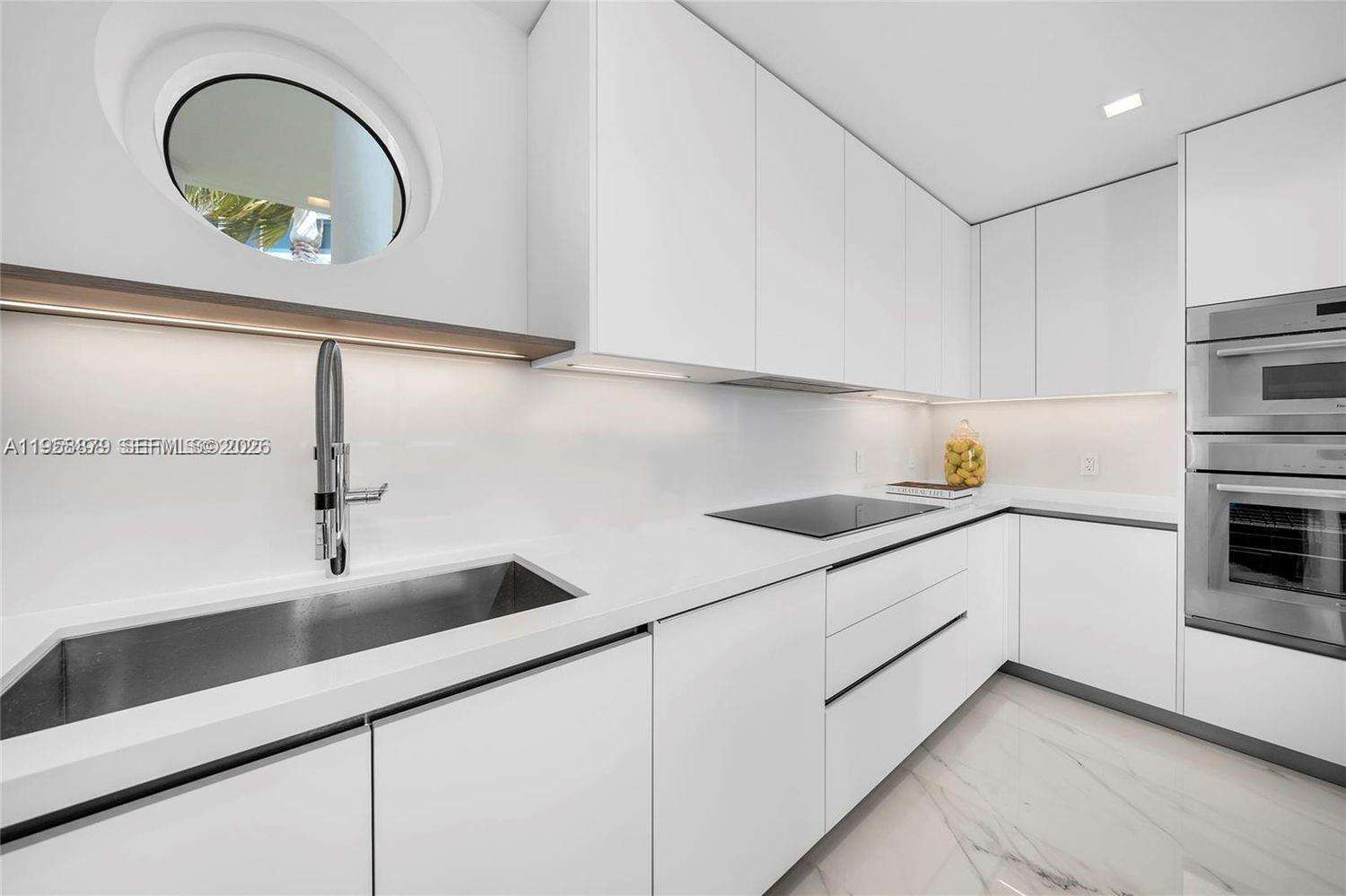 Continuum South Tower at 100 Pointe Dr, Miami Beach, FL 33139 - For Rent photo 9