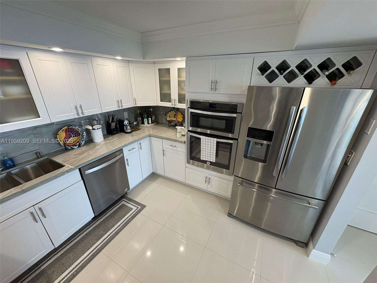 Parker Plaza at 2030 Ocean Dr, Hallandale Beach, FL 33009 - For Rent photo 7