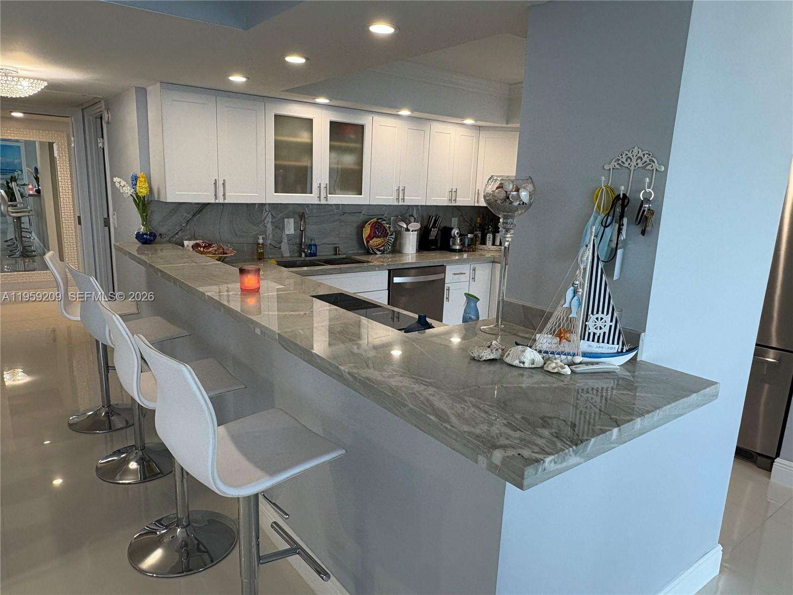 Parker Plaza at 2030 Ocean Dr, Hallandale Beach, FL 33009 - For Rent photo 9