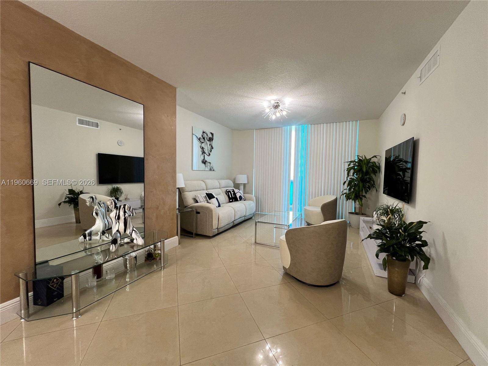 La Perla at 16699 Collins Ave, Sunny Isles Beach, FL 33160 - For Rent photo 11