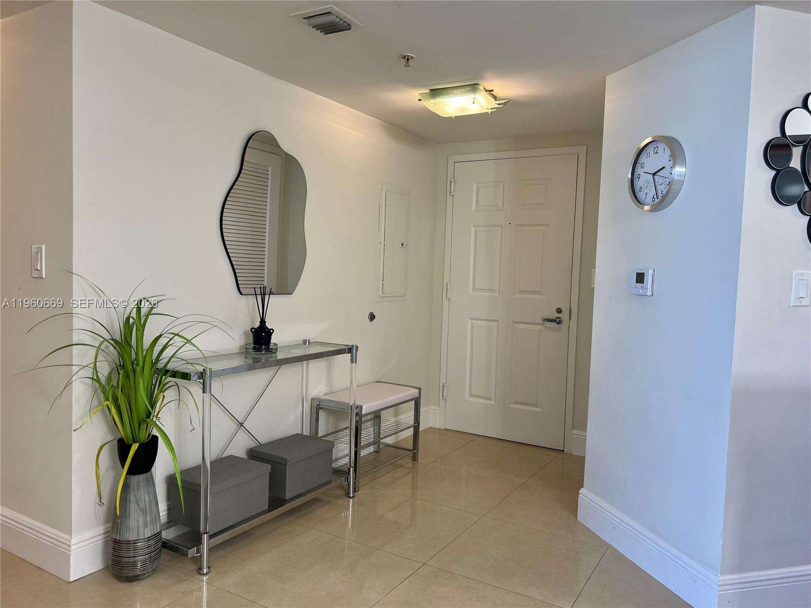 La Perla at 16699 Collins Ave, Sunny Isles Beach, FL 33160 - For Rent photo 15