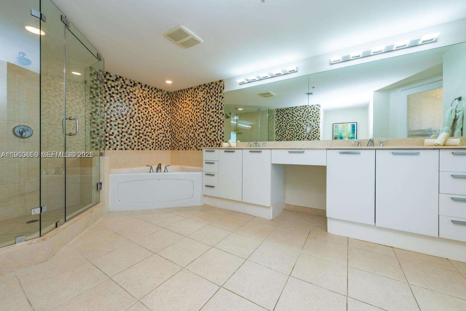 La Perla at 16699 Collins Ave, Sunny Isles Beach, FL 33160 - For Rent photo 18