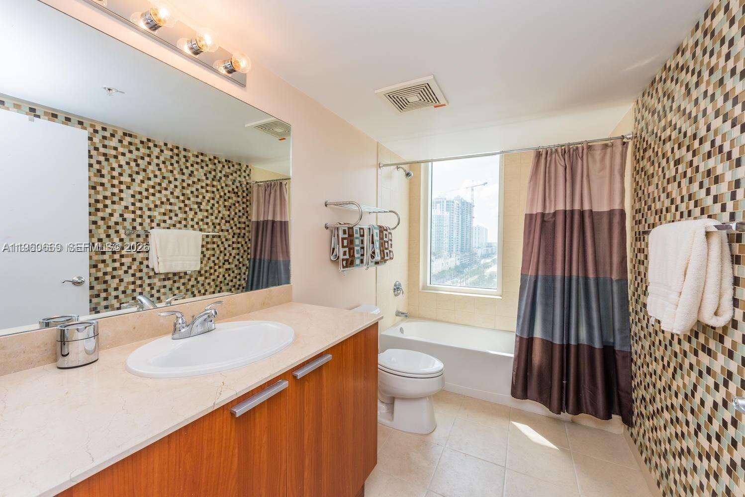 La Perla at 16699 Collins Ave, Sunny Isles Beach, FL 33160 - For Rent photo 20
