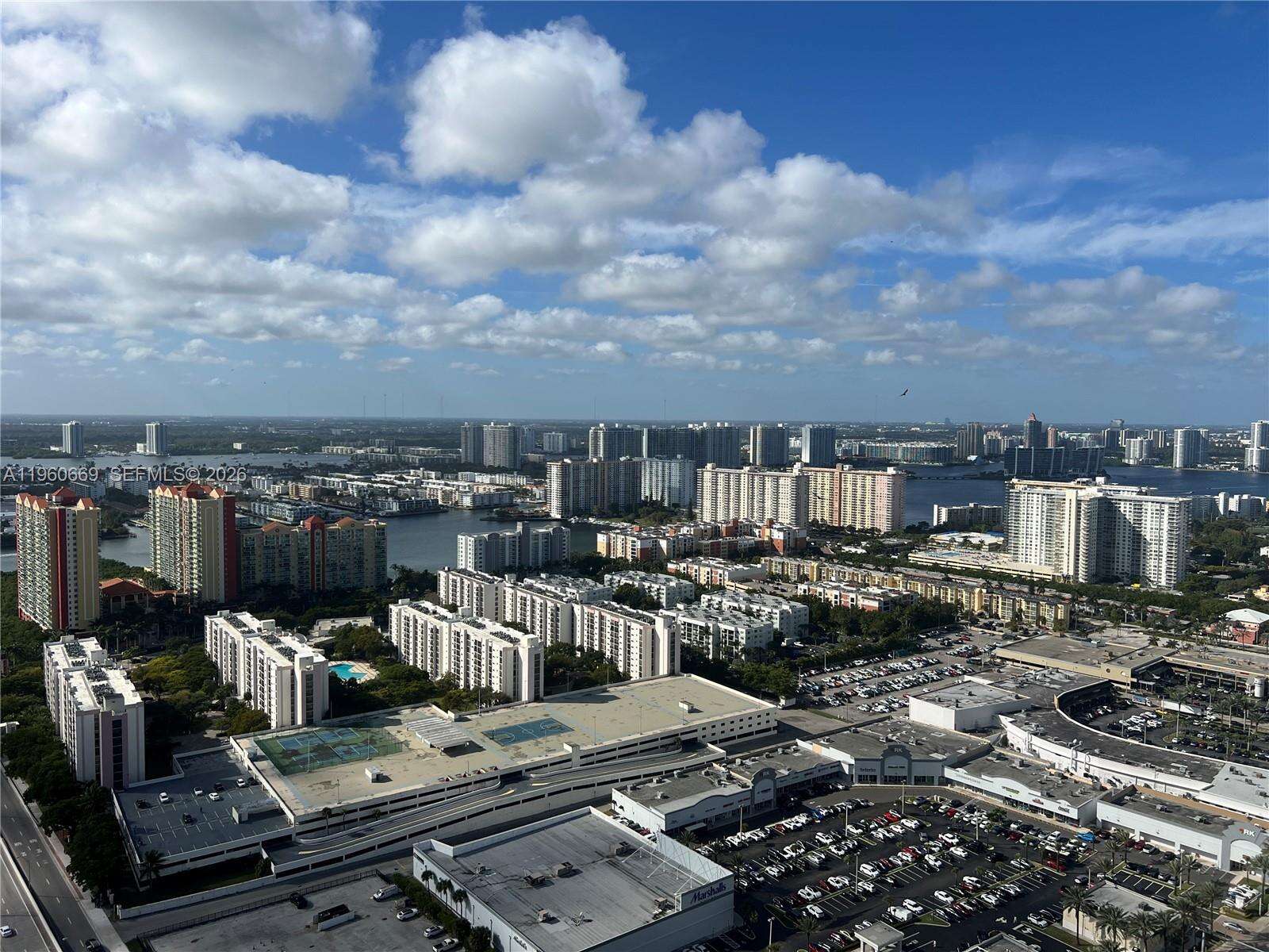 La Perla at 16699 Collins Ave, Sunny Isles Beach, FL 33160 - For Rent photo 25