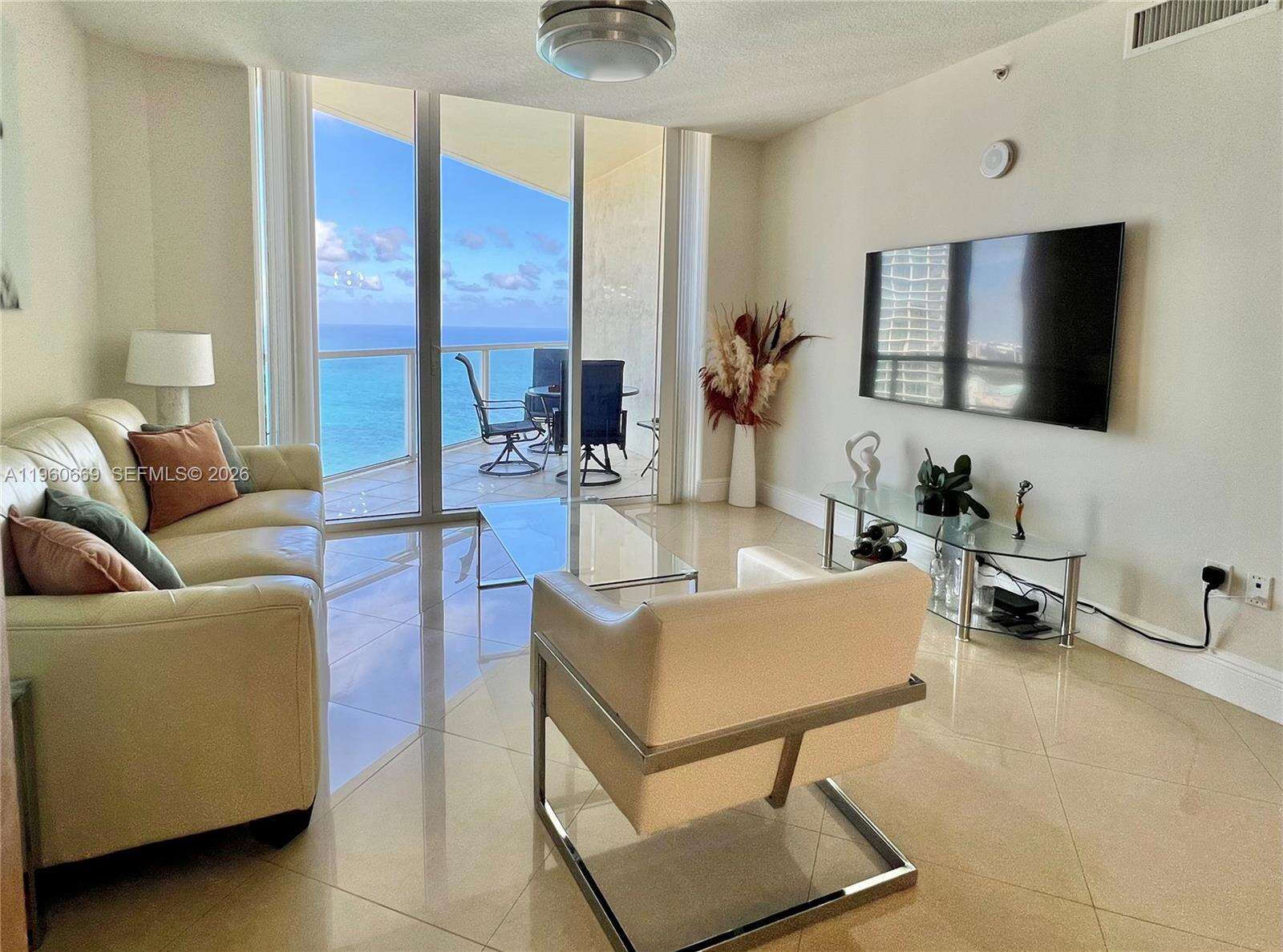 La Perla at 16699 Collins Ave, Sunny Isles Beach, FL 33160 - For Rent photo 4